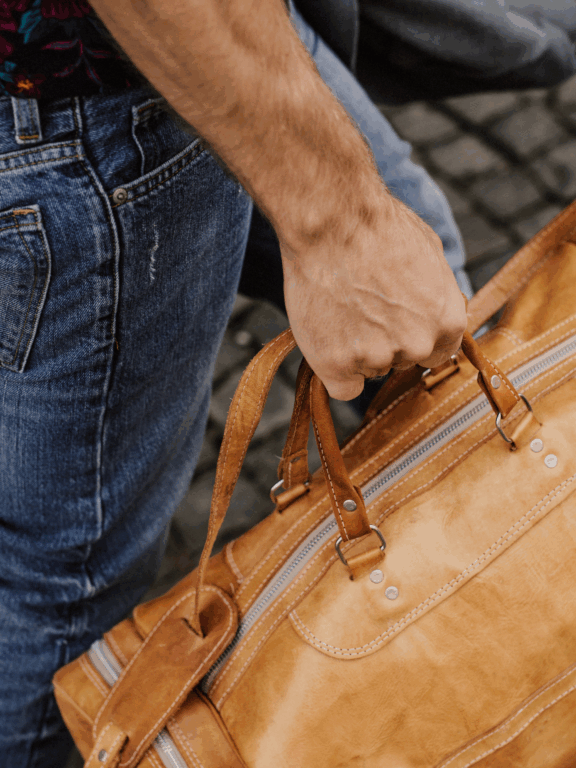 Hospital Bag for Dads: 13 Must-Haves You’ll Actually Use